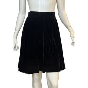 OMO Norma Kamali Vtg Velvet Skirt Size 2 Black High Waist Button Front Mini